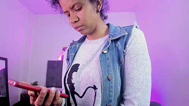 Ellie Alves online show from 11/11/25, 01:33