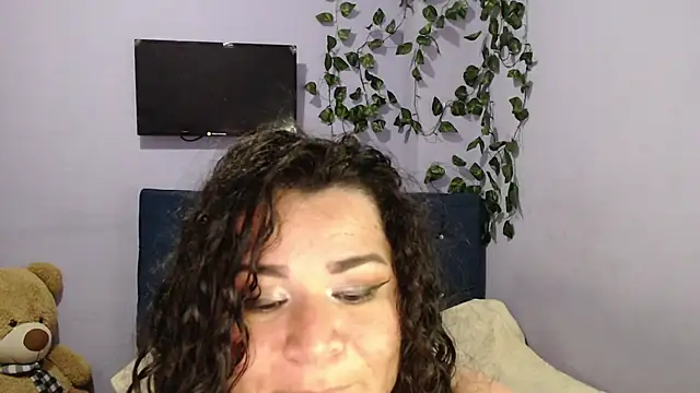 Snapshot of ANGELIQUE_KLANE chatting on 01/10/25, 01:53 ANGELIQUE KLANE online show from 01/10/25, 01:53