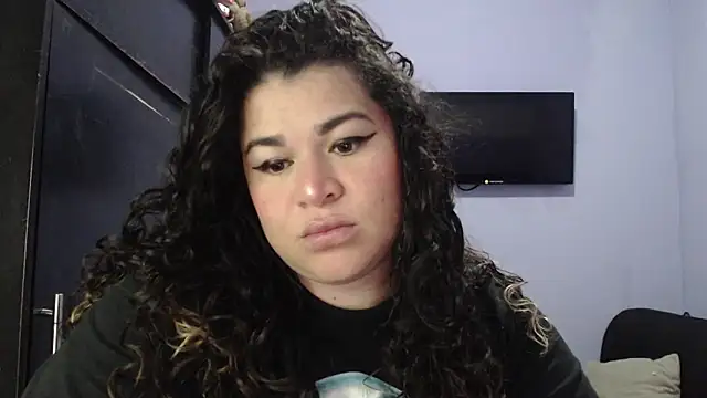 Snapshot of ANGELIQUE_KLANE chatting on 01/24/25, 01:24 ANGELIQUE KLANE online show from 01/24/25, 01:24