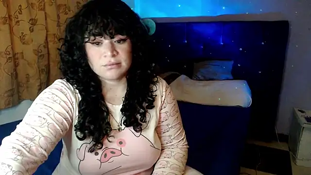 Snapshot of ANGELIQUE_KLANE chatting on 10/01/25, 11:11 ANGELIQUE KLANE online show from 10/01/25, 11:11