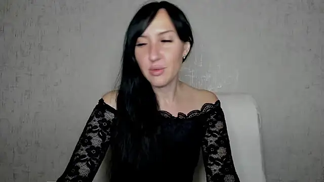 MissGulia online show from 11/14/25, 10:29