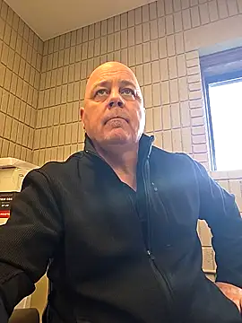 horny4you1 online show from 10/28/25, 06:54