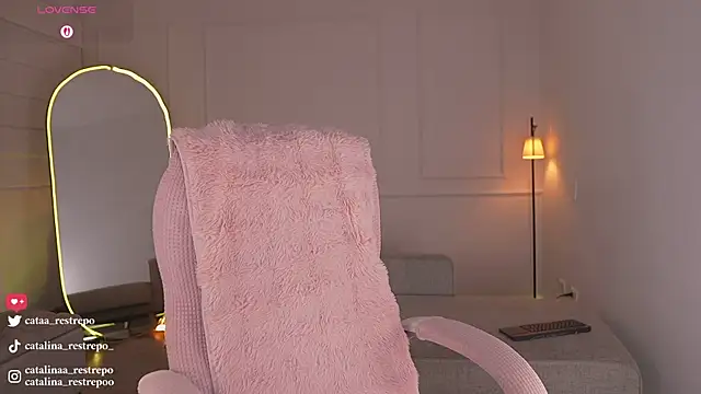 Snapshot of CATALINA_RESTREPO chatting on 10/22/25, 02:56 CATALINA RESTREPO online show from 10/22/25, 02:56