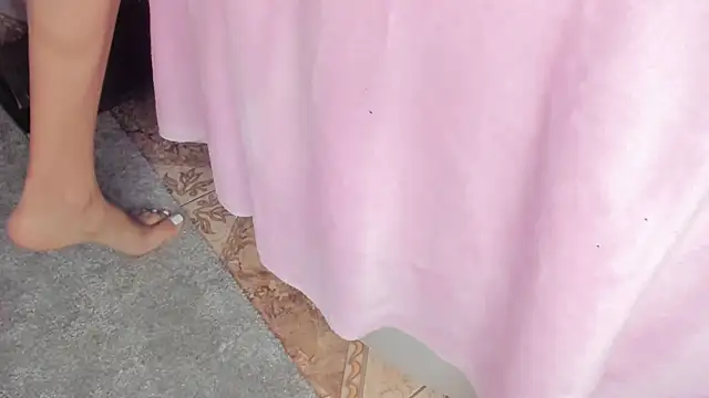 Snapshot of Swt_skinny_ chatting on 12/19/24, 11:03 Swt skinny online show from 12/19/24, 11:03