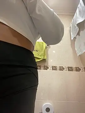 Snapshot of Fancyxlove chatting on 10/09/25, 12:36 Fancyxlove online show from 10/09/25, 12:36