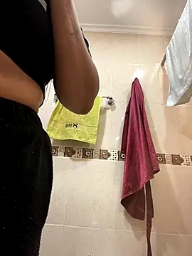 Snapshot of Fancyxlove chatting on 10/28/25, 12:41 Fancyxlove online show from 10/28/25, 12:41