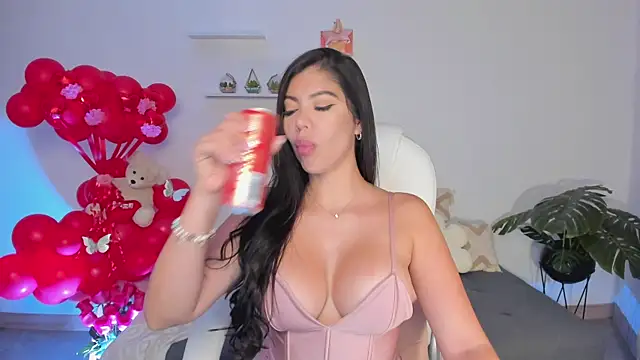 Snapshot of SophieHunt chatting on 02/15/25, 05:19 SophieHunt online show from 02/15/25, 05:19