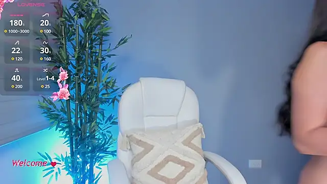 Snapshot of SophieHunt chatting on 03/07/25, 10:21 SophieHunt online show from 03/07/25, 10:21