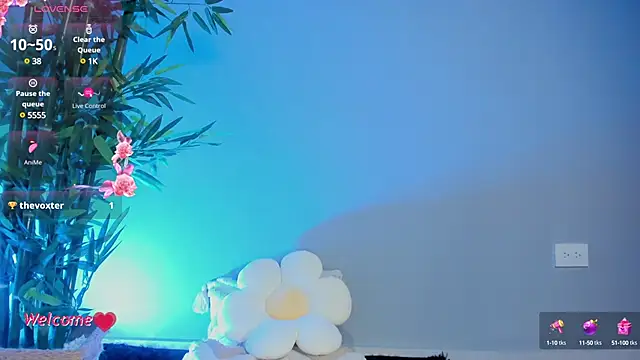 Snapshot of SophieHunt chatting on 03/11/25, 10:31 SophieHunt online show from 03/11/25, 10:31