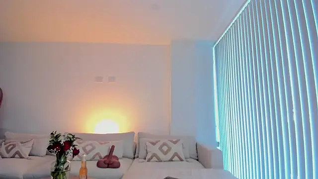 Snapshot of SophieHunt chatting on 10/26/25, 07:42 SophieHunt online show from 10/26/25, 07:42