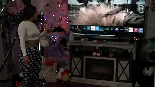 Nikki Torres online show from 09/24/25, 12:36