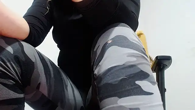 dalilasquirt1 online show from 10/25/25, 11:40