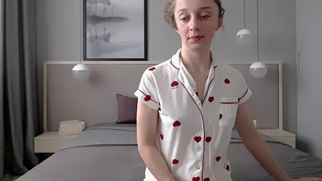 ShySchoolGirl online show from 10/08/25, 10:35