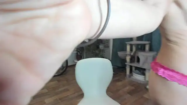 Snapshot of Constancia_pure chatting on 12/05/24, 10:23 Constancia pure online show from 12/05/24, 10:23