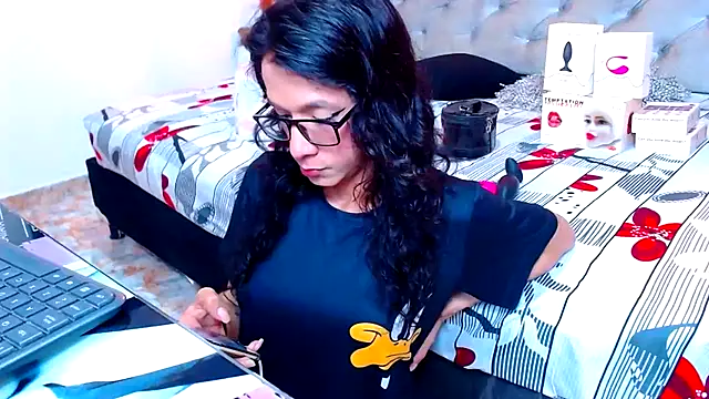 Snapshot of DaslyRoze chatting on 03/19/25, 12:48 DaslyRoze online show from 03/19/25, 12:48