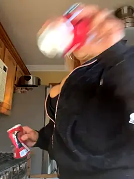 Snapshot of LittleMissEeve chatting on 11/14/25, 07:01 LittleMissEeve online show from 11/14/25, 07:01