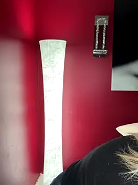 Snapshot of LittleMissEeve chatting on 11/19/25, 04:12 LittleMissEeve online show from 11/19/25, 04:12