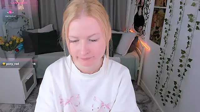 Laly Peach online show from 01/10/25, 07:32