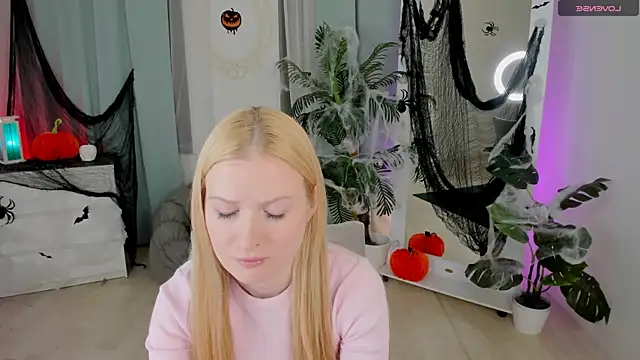 Laly Peach online show from 10/20/25, 03:56