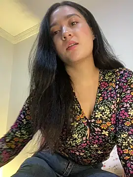 Nina lovi online show from 12/28/24, 01:39