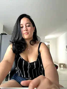 Nina lovi online show from 10/29/25, 07:15