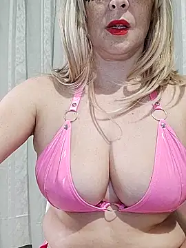 Snapshot of Vivian115 chatting on 10/17/25, 04:31 Vivian115 online show from 10/17/25, 04:31