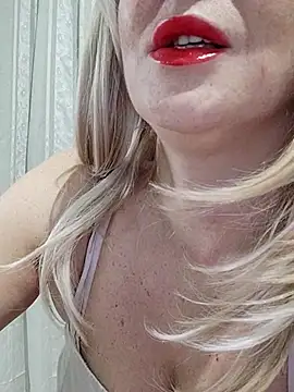 Snapshot of Vivian115 chatting on 10/19/25, 07:47 Vivian115 online show from 10/19/25, 07:47