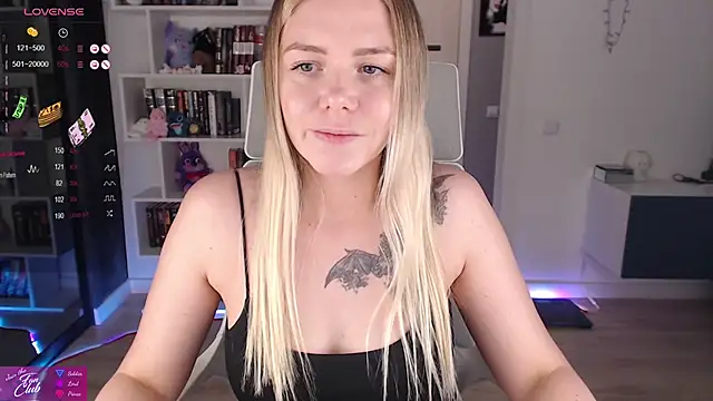 Snapshot of Emma_Bryan chatting on 09/09/25, 08:41 Emma Bryan online show from 09/09/25, 08:41