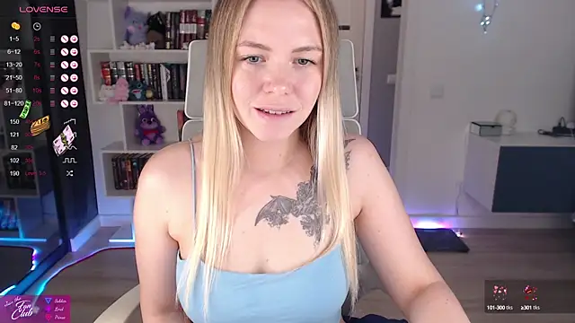 Snapshot of Emma_Bryan chatting on 09/19/25, 06:30 Emma Bryan online show from 09/19/25, 06:30