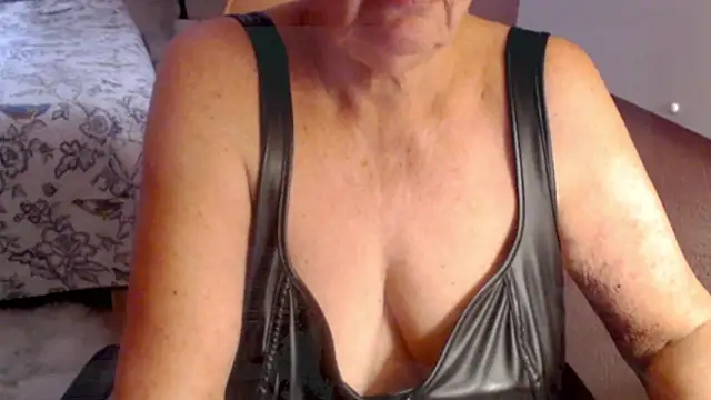 Snapshot of GrannyChrissy68 chatting on 01/30/25, 12:37 GrannyChrissy68 online show from 01/30/25, 12:37