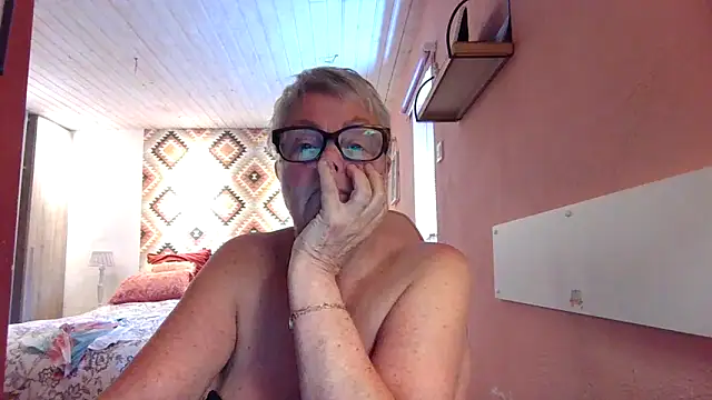 Snapshot of GrannyChrissy68 chatting on 09/11/25, 11:54 GrannyChrissy68 online show from 09/11/25, 11:54