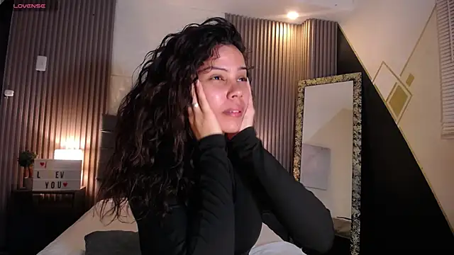 Snapshot of ximena_diaz chatting on 12/14/24, 08:40 ximena diaz online show from 12/14/24, 08:40
