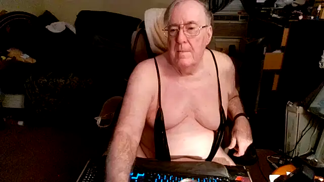 Snapshot of Toastir chatting on 10/05/25, 08:40 Toastir online show from 10/05/25, 08:40