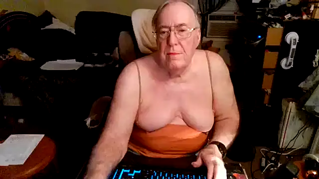 Snapshot of Toastir chatting on 10/13/25, 11:05 Toastir online show from 10/13/25, 11:05