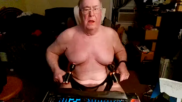 Snapshot of Toastir chatting on 11/07/25, 10:54 Toastir online show from 11/07/25, 10:54