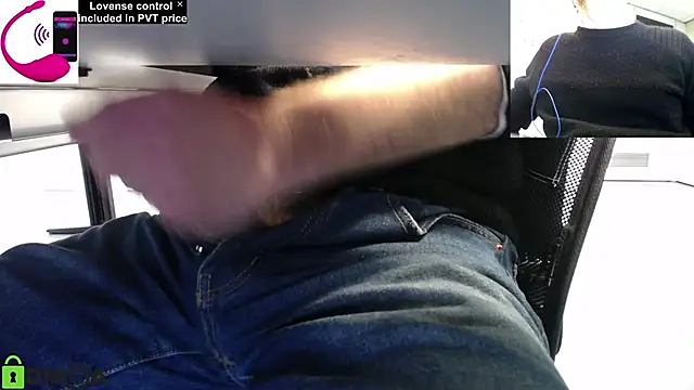 Snapshot of pliko chatting on 12/02/24, 10:50 pliko online show from 12/02/24, 10:50