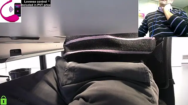 Snapshot of pliko chatting on 03/10/25, 11:10 pliko online show from 03/10/25, 11:10