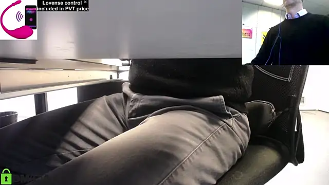 Snapshot of pliko chatting on 03/11/25, 11:33 pliko online show from 03/11/25, 11:33