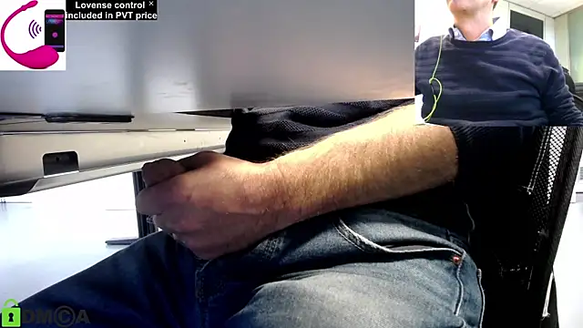 Snapshot of pliko chatting on 10/06/25, 10:12 pliko online show from 10/06/25, 10:12