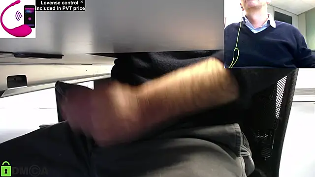 Snapshot of pliko chatting on 10/21/25, 02:07 pliko online show from 10/21/25, 02:07