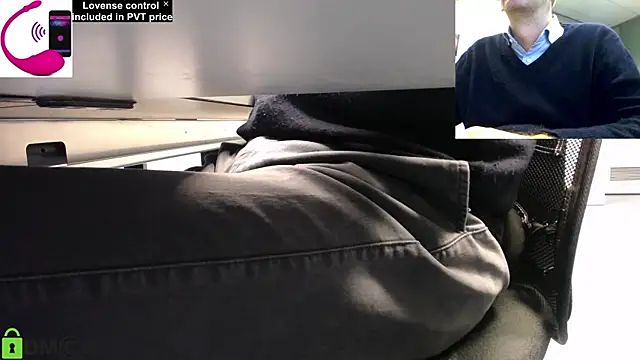 Snapshot of pliko chatting on 10/22/25, 08:03 pliko online show from 10/22/25, 08:03