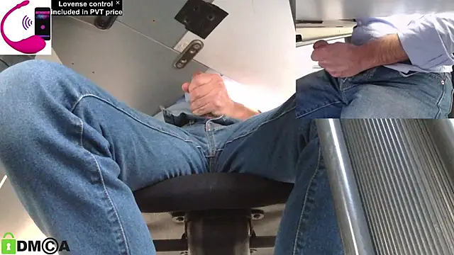 Snapshot of pliko chatting on 10/28/25, 02:20 pliko online show from 10/28/25, 02:20