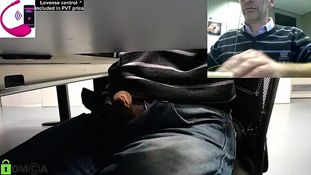 Snapshot of pliko chatting on 11/18/25, 03:27 pliko online show from 11/18/25, 03:27