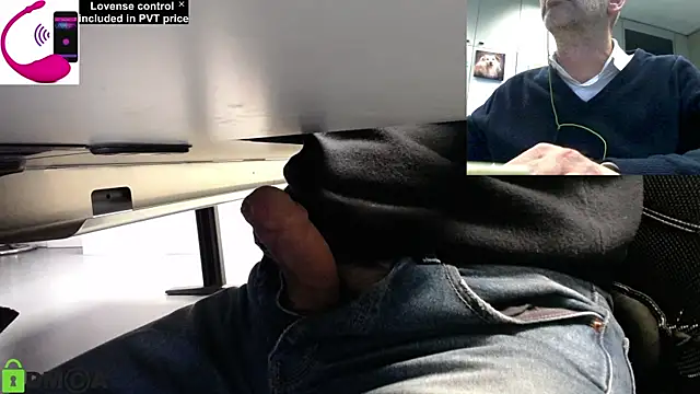 Snapshot of pliko chatting on 11/20/25, 01:44 pliko online show from 11/20/25, 01:44