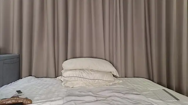 Snapshot of LucyNuty chatting on 11/17/25, 11:16 LucyNuty online show from 11/17/25, 11:16