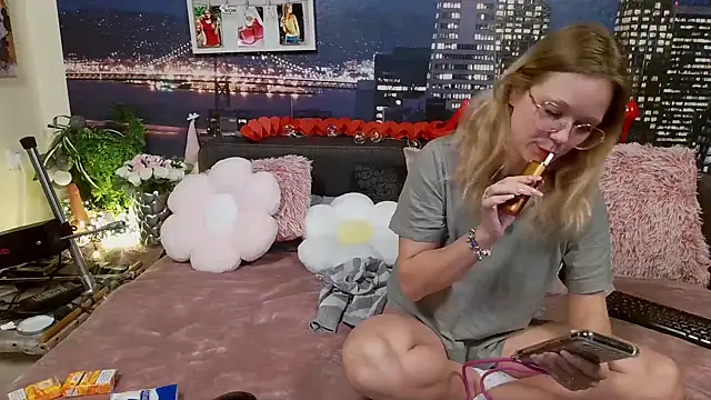 Snapshot of little-leni chatting on 02/19/25, 10:23 little-leni online show from 02/19/25, 10:23