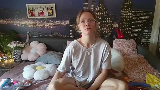 Snapshot of little-leni chatting on 03/10/25, 12:15 little-leni online show from 03/10/25, 12:15