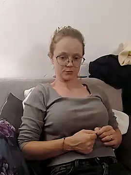Snapshot of little-leni chatting on 10/10/25, 08:30 little-leni online show from 10/10/25, 08:30