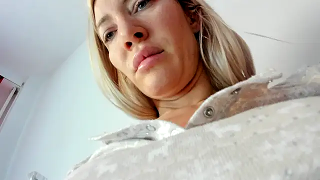 suuzykiss online show from 02/11/25, 05:58