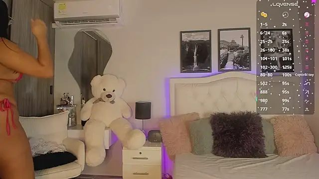 Snapshot of Rubyross21 chatting on 02/14/25, 06:40 Rubyross21 online show from 02/14/25, 06:40